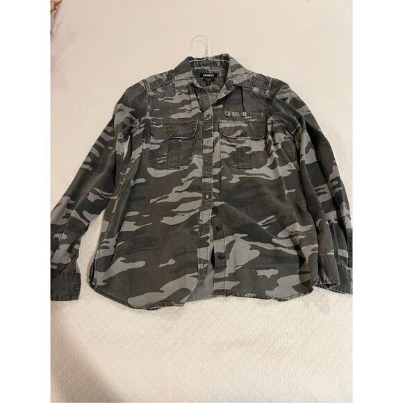 New Express Boyfriend Camo button down long sleeve roll sleeve size x-small - Picture 1 of 8